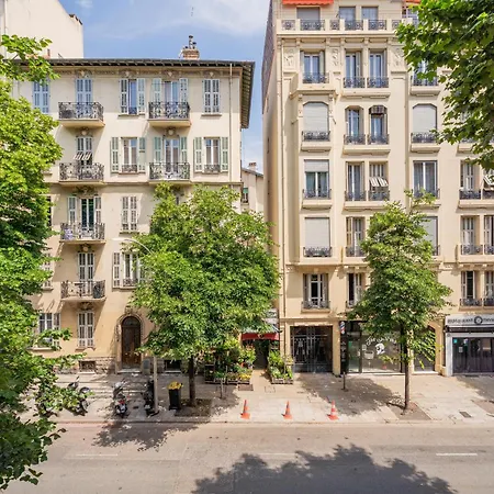 Apartman Hyper Center Fully Renovated Air Conditioning *