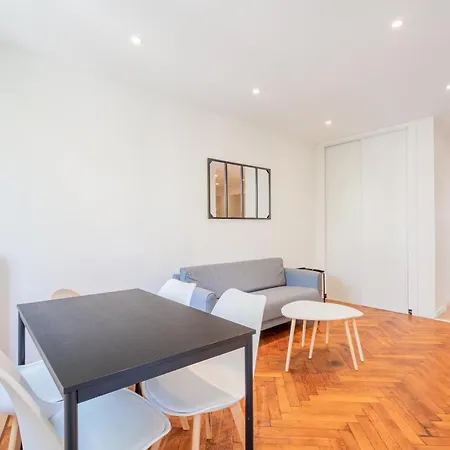Hyper Center Fully Renovated Air Conditioning Apartman *