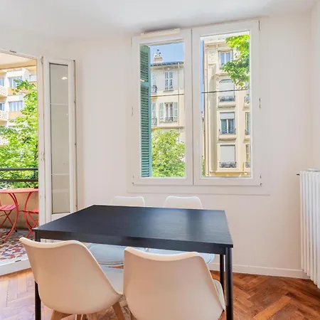 Hyper Center Fully Renovated Air Conditioning Apartman *
